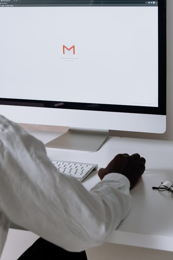 Master the art of cc: how to include someone in gmail